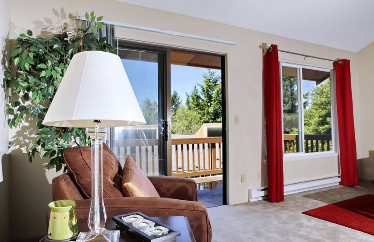 50 Kerr Parkway, Lake Oswego, OR 97035 1,760 to 2,395