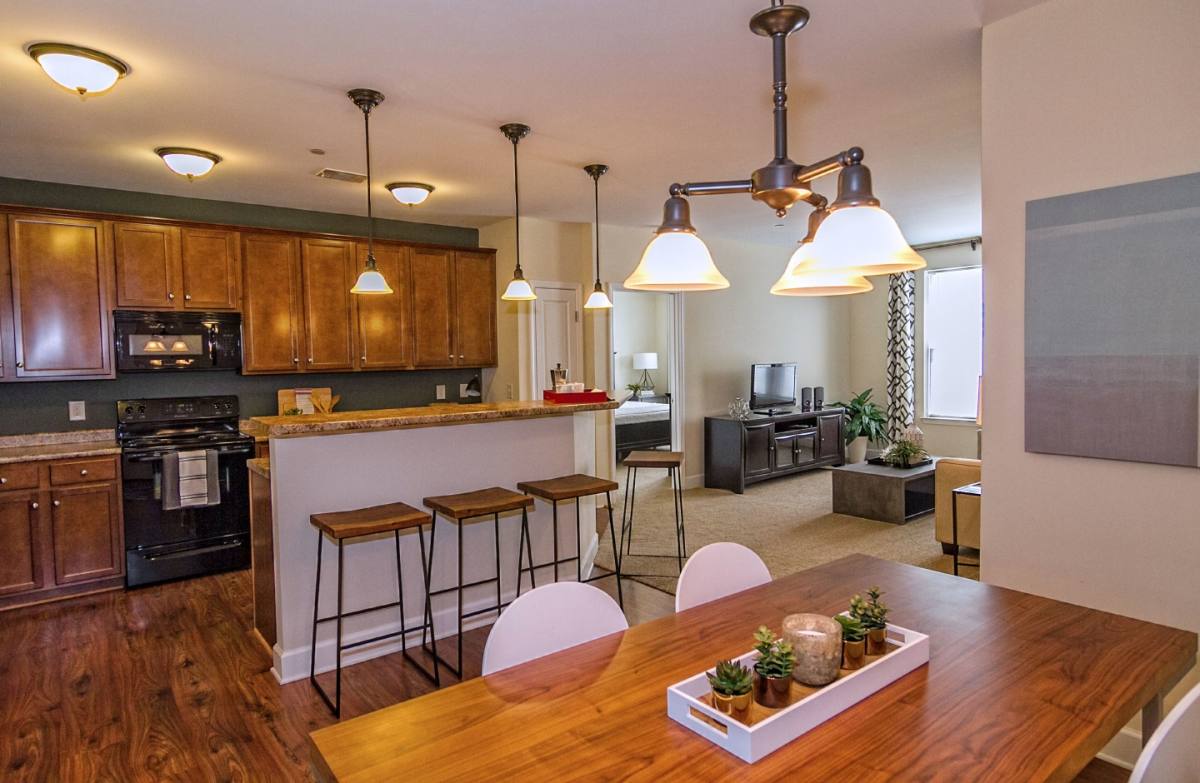 Lenox Village Town Center Nashville, TN 37211 1,410 to 3,267