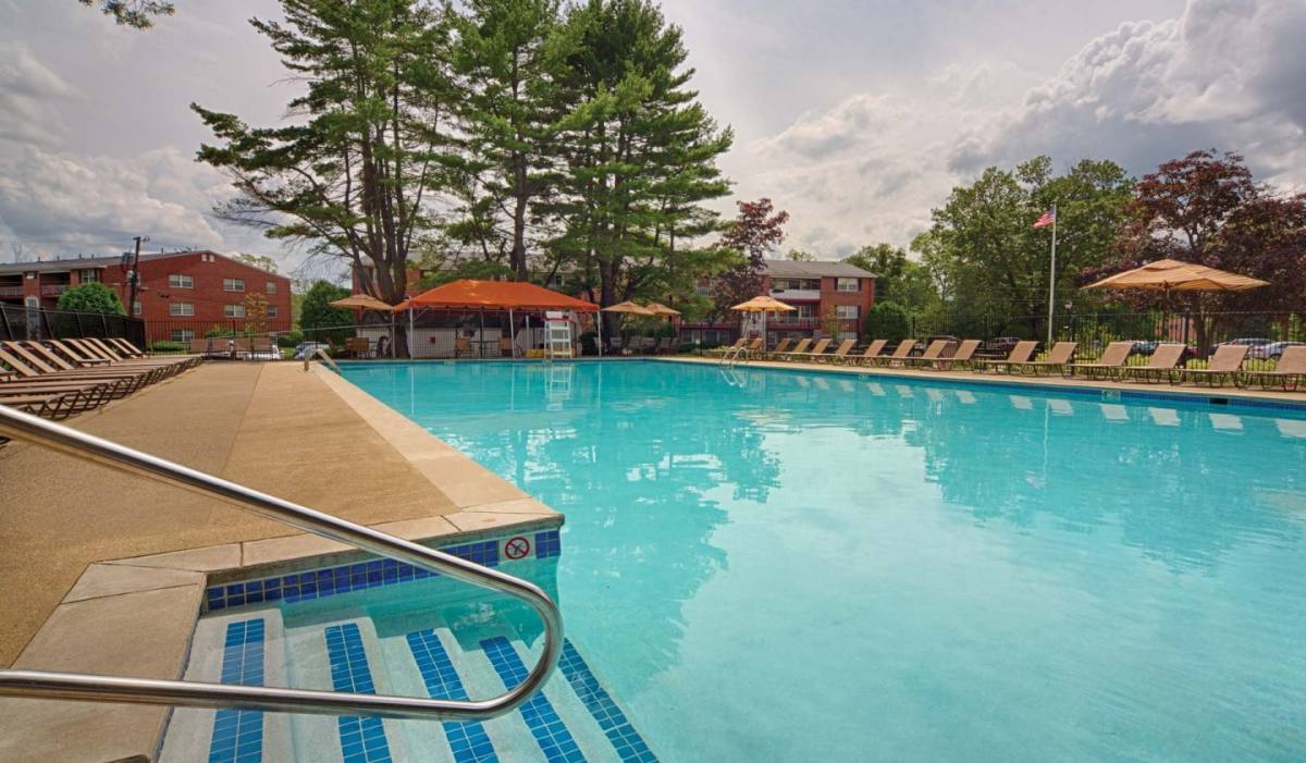 Apartment Homes 5 Dr 1, Framingham, MA 01702