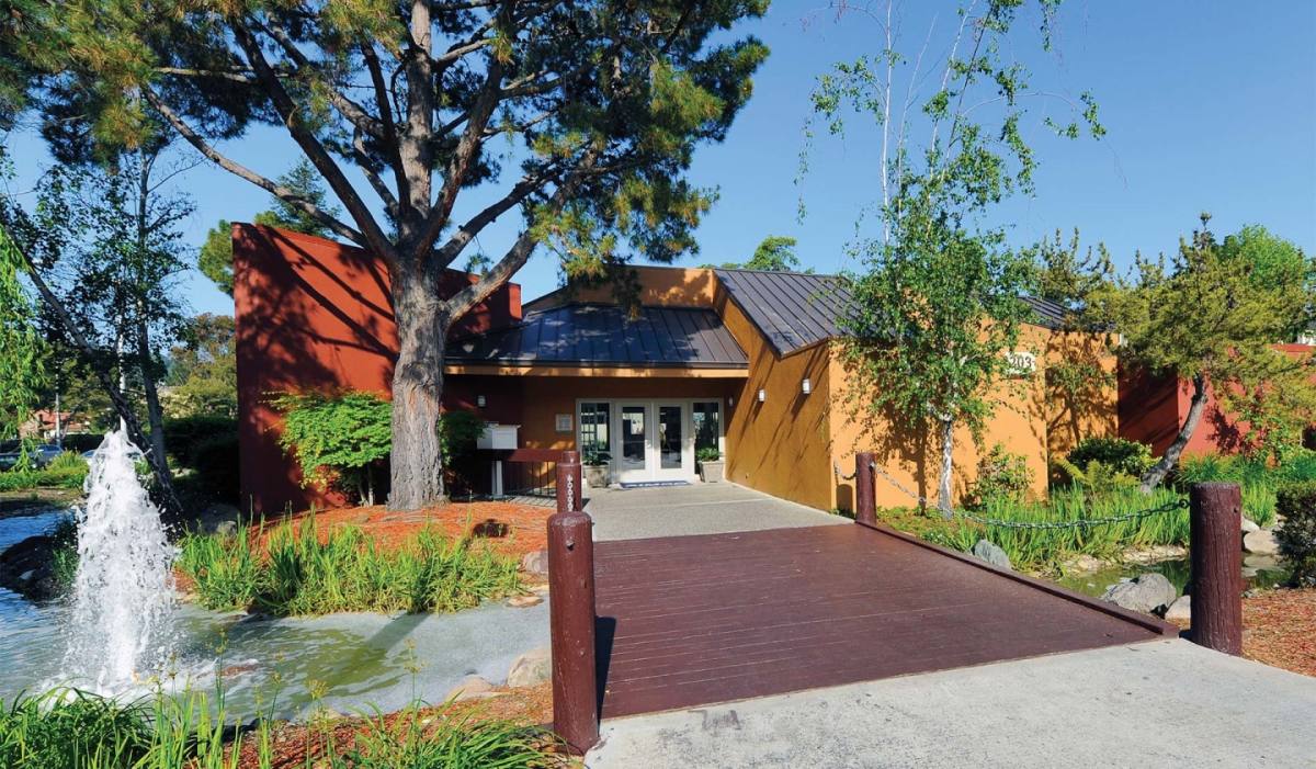 Laurel Crossing Apartment Homes 203 Laurie Meadows Dr, San Mateo, CA