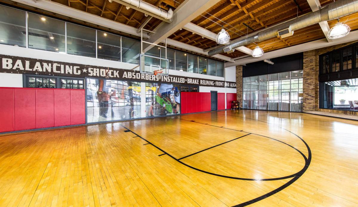 Firestone West 7th 1001 W 7th St, Fort Worth, TX 76102