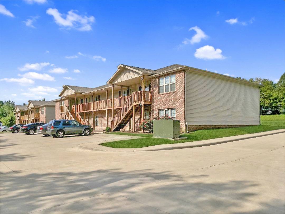 Greenville Commons Greenville, IL 62246 575 to 795