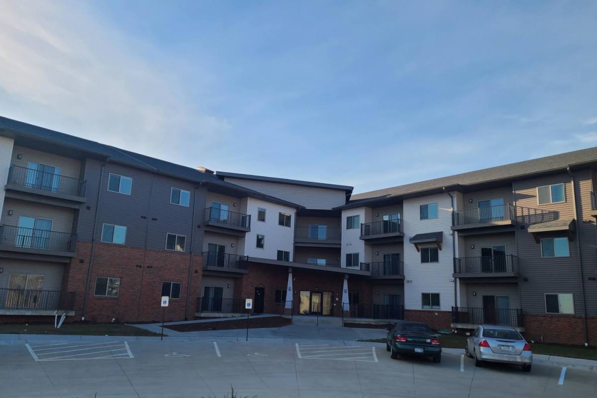 Summit Ridge Sioux City, IA 51106 1,250 to 1,295 RentalSource