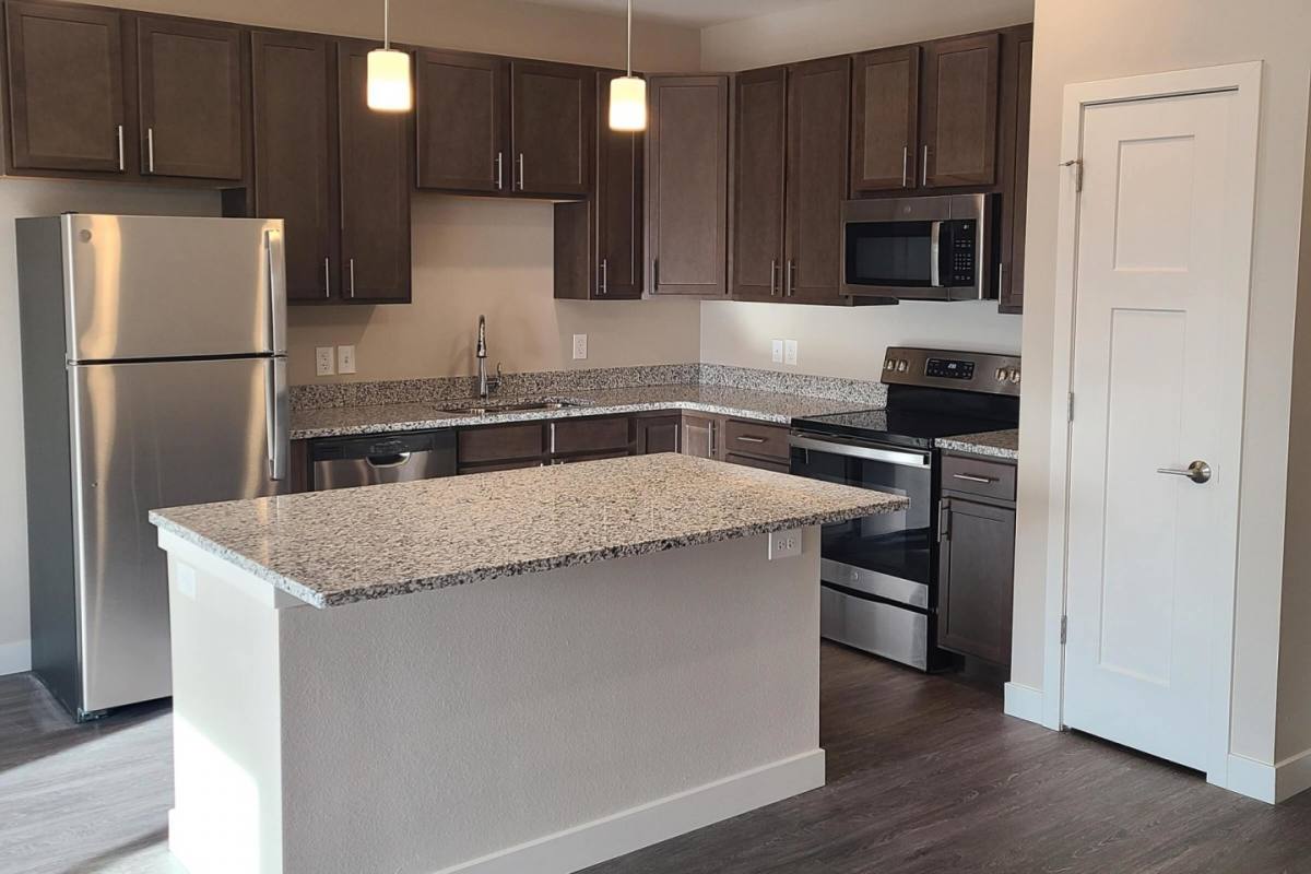 Summit Ridge Sioux City, IA 51106 1,250 to 1,295 RentalSource