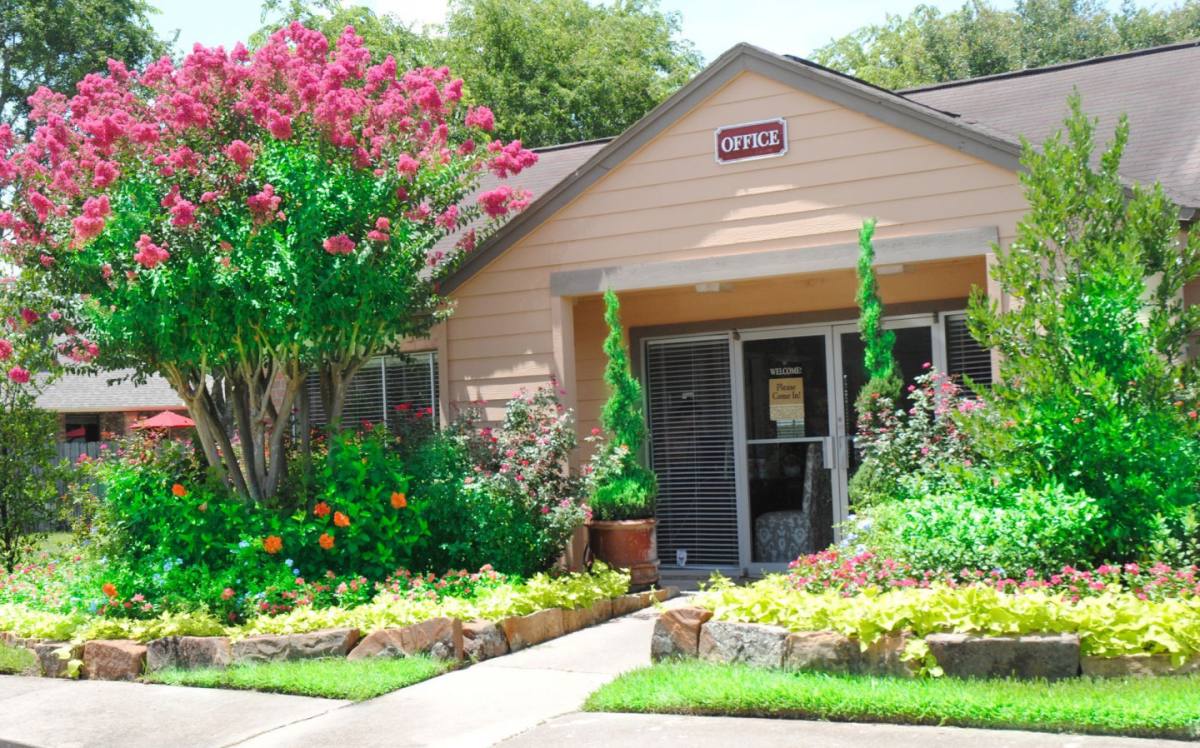 Nichols Square 2901 Hamman Rd, Bay City, TX 77414 RentalSource