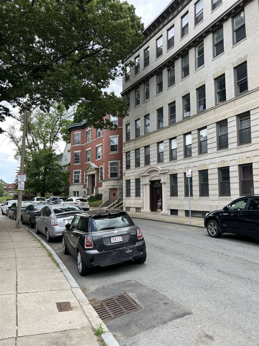 5 Braemore Rd, Brighton, MA 02135 2,800 RentalSource