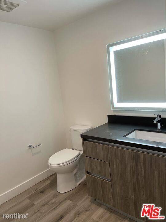 4806 Sylmar Ave 103, Sherman Oaks, CA 91423 Condo For Rent