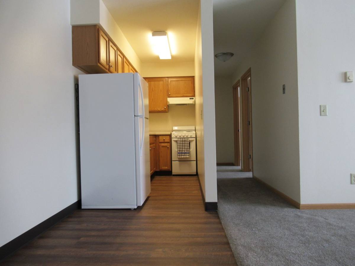 946 W Macarthur Ave, Eau Claire, WI 54701 Apartment For Rent