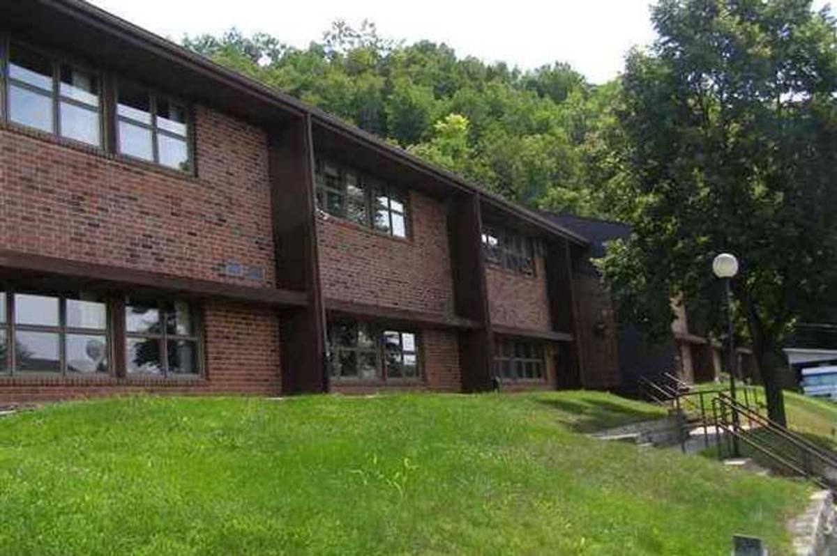 517 & 523 Mulberry Dr, Cassville, WI 53806 RentalSource