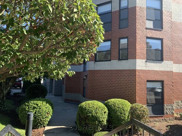 35 Vine St 206, Winchester, MA 01890 Apartment For Rent RentalSource