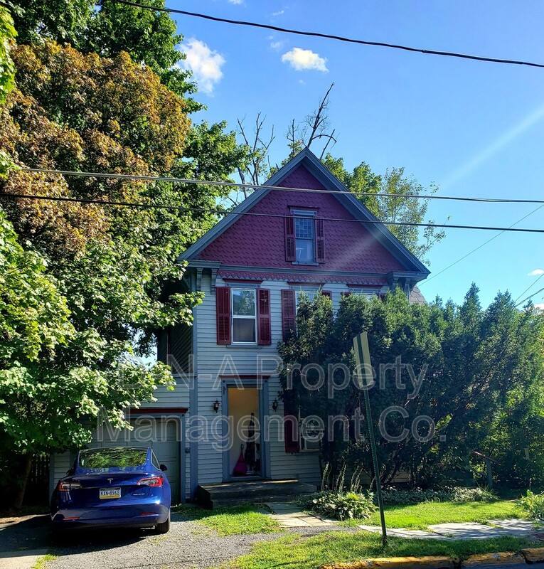 557 Thomas St, Stroudsburg, PA 18360 RentalSource