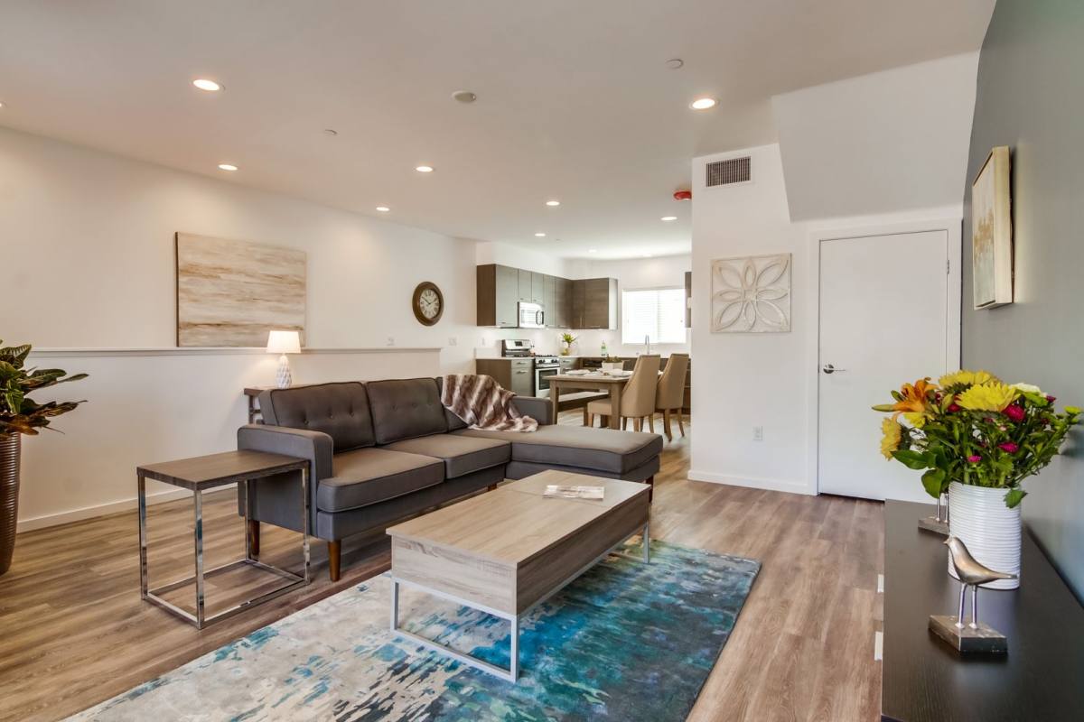 29022912 Jarvis St, San Diego, CA 92106 Apartment For Rent