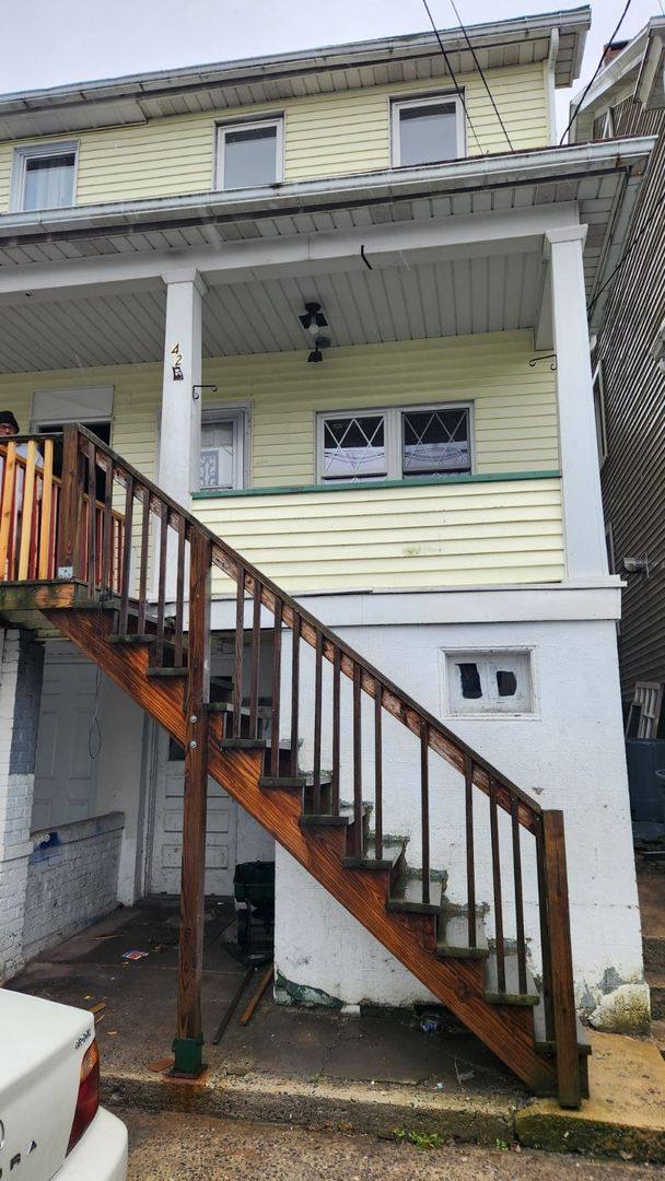 42 E Water St, Lansford, PA 18232 1,150 RentalSource