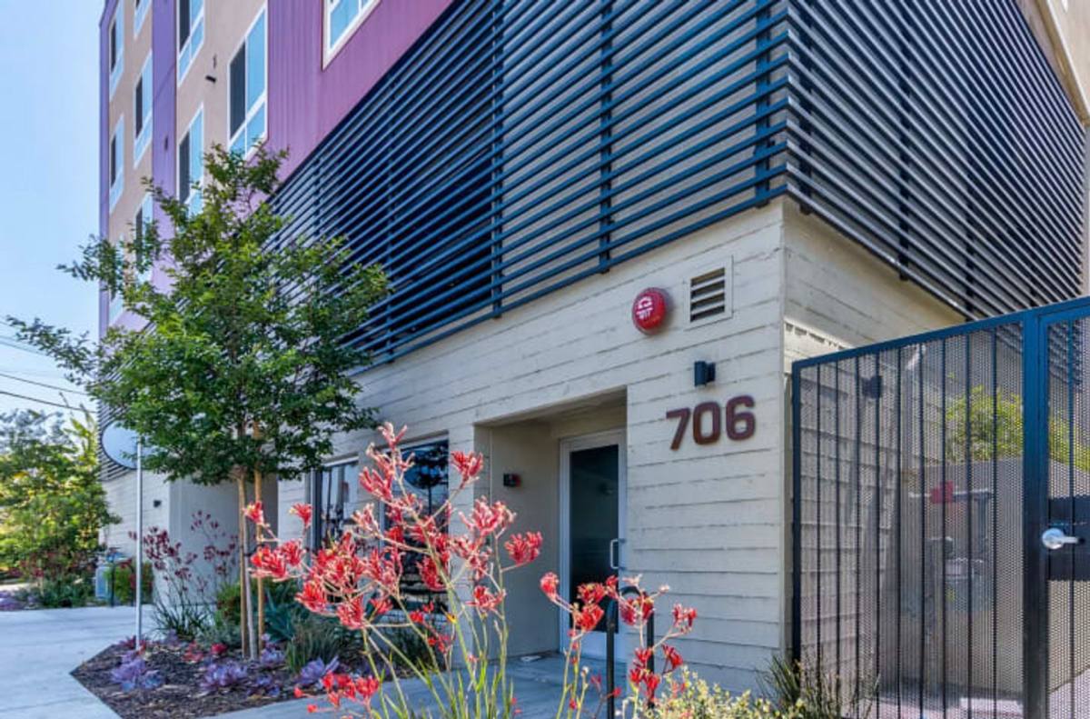 706 N Alvarado St, Los Angeles, CA 90026 Apartment For Rent 1,750