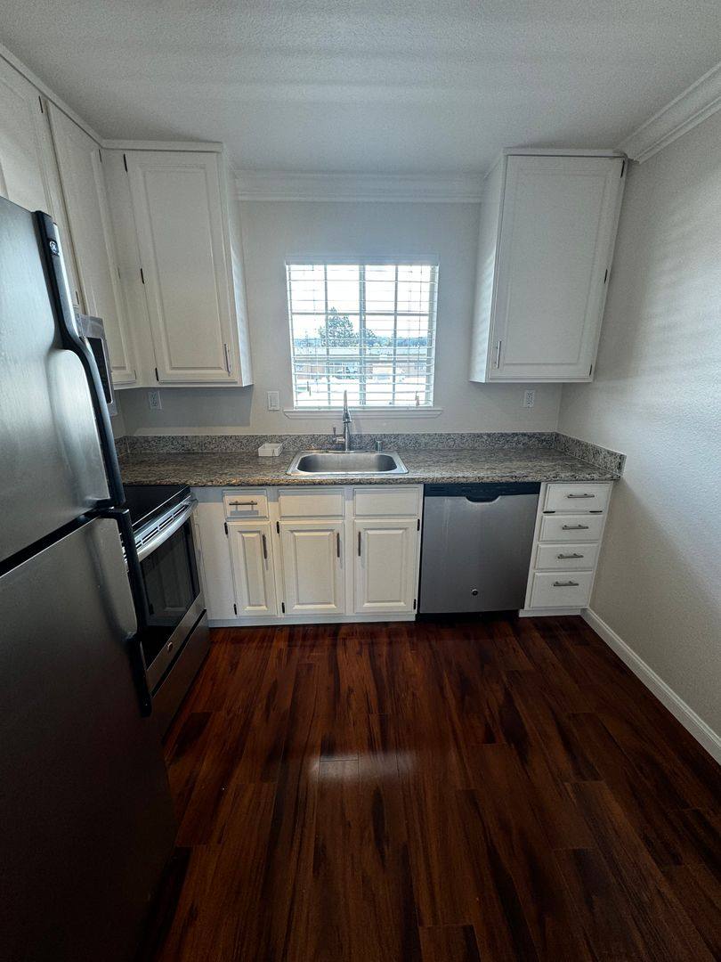 1221 Oak Grove Ave, Burlingame, CA 94010 Apartment For Rent