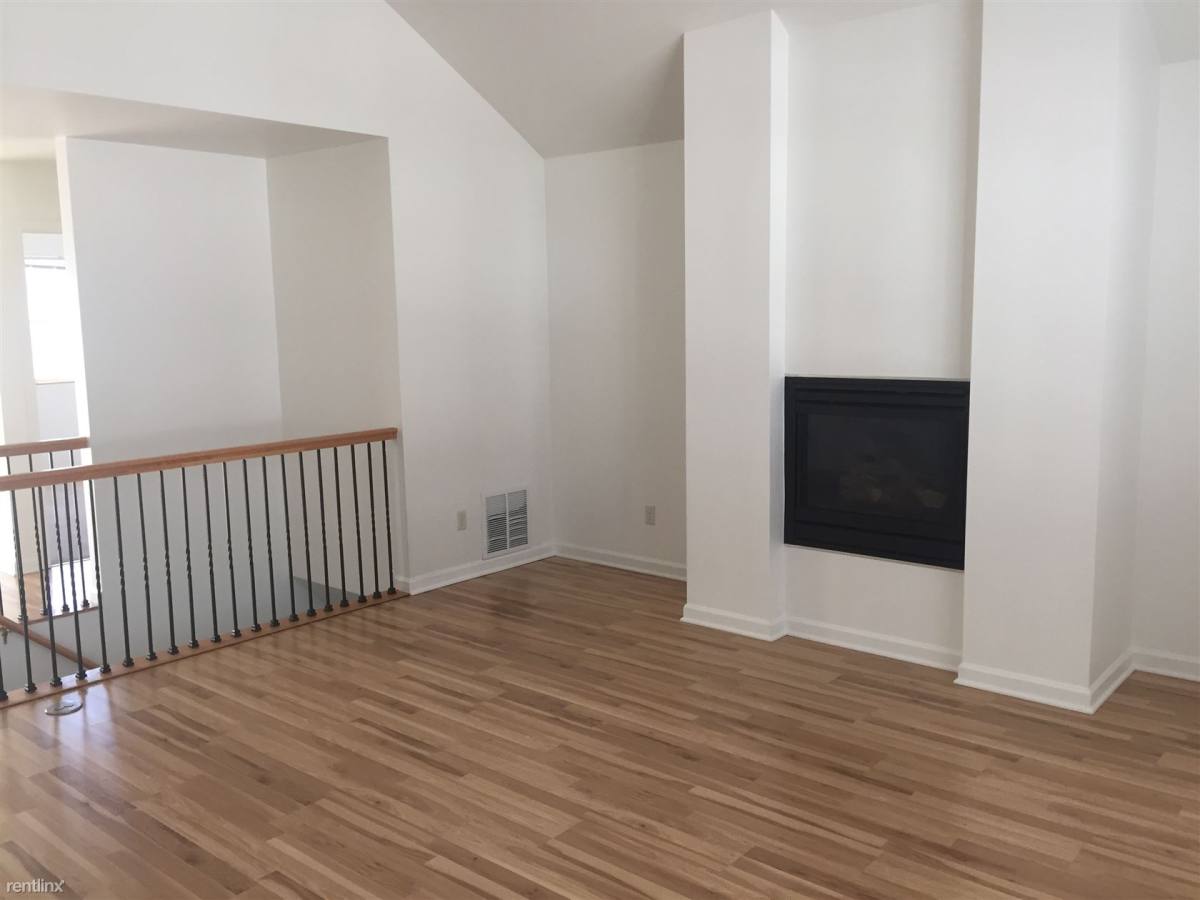 Woodland Hills Condominiums 1118 201 1118 Ridge Creek Circle, Waukesha, WI 53186 Condo For