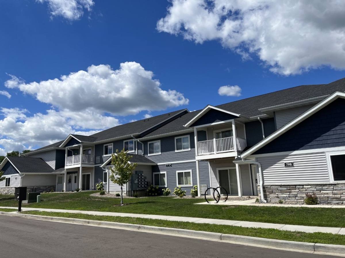 798 Peregrine Circle, River Falls, WI 54022 Apartment For Rent