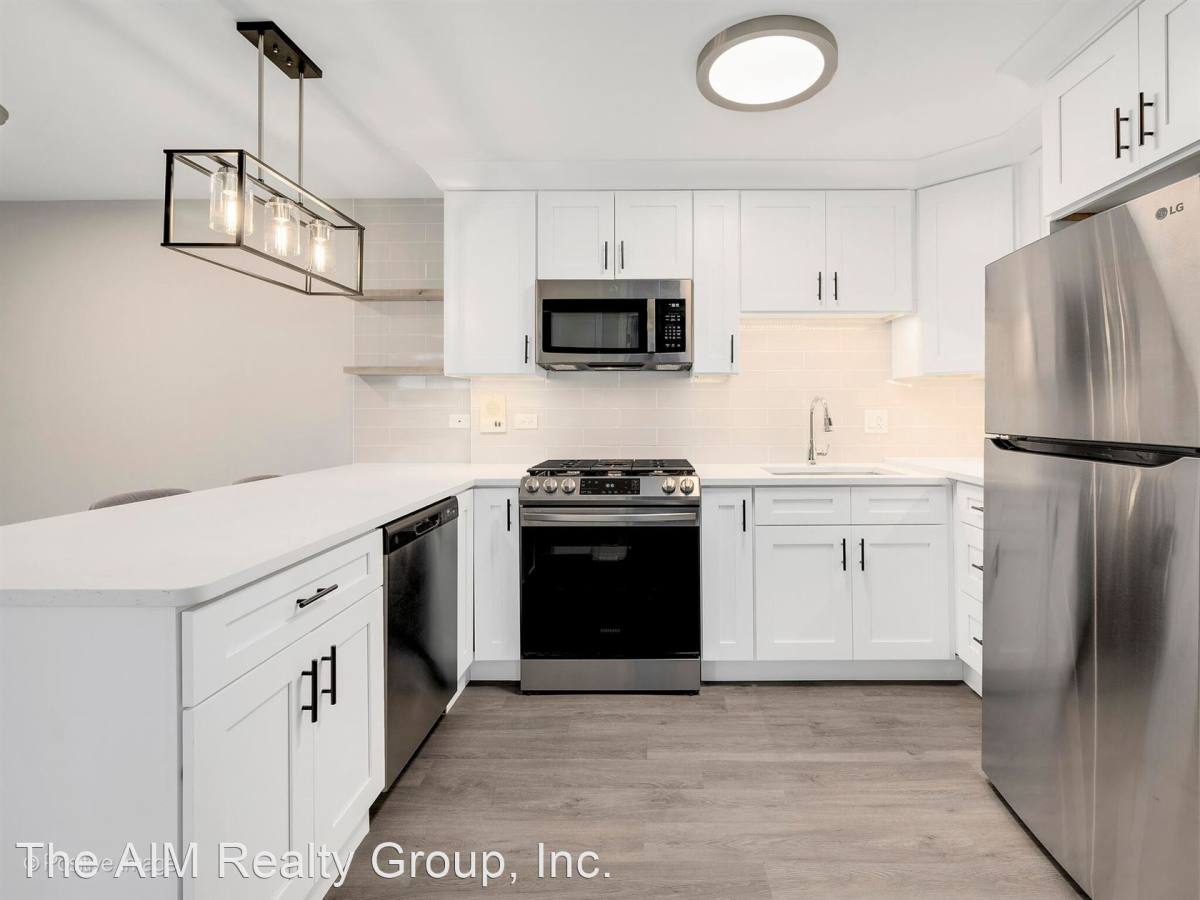 Modern Tranquil HighEnd Apartment In Downtown Downers Grove 5121