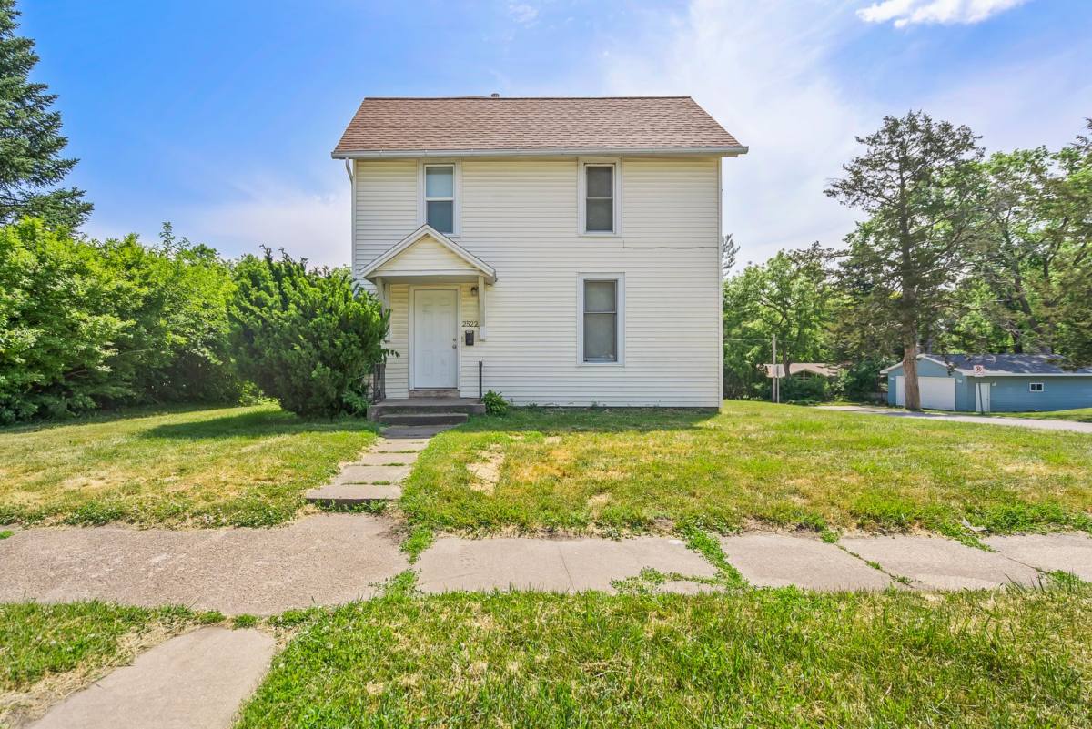 2522 Iowa St, Cedar Falls, IA 50613 1,800 RentalSource