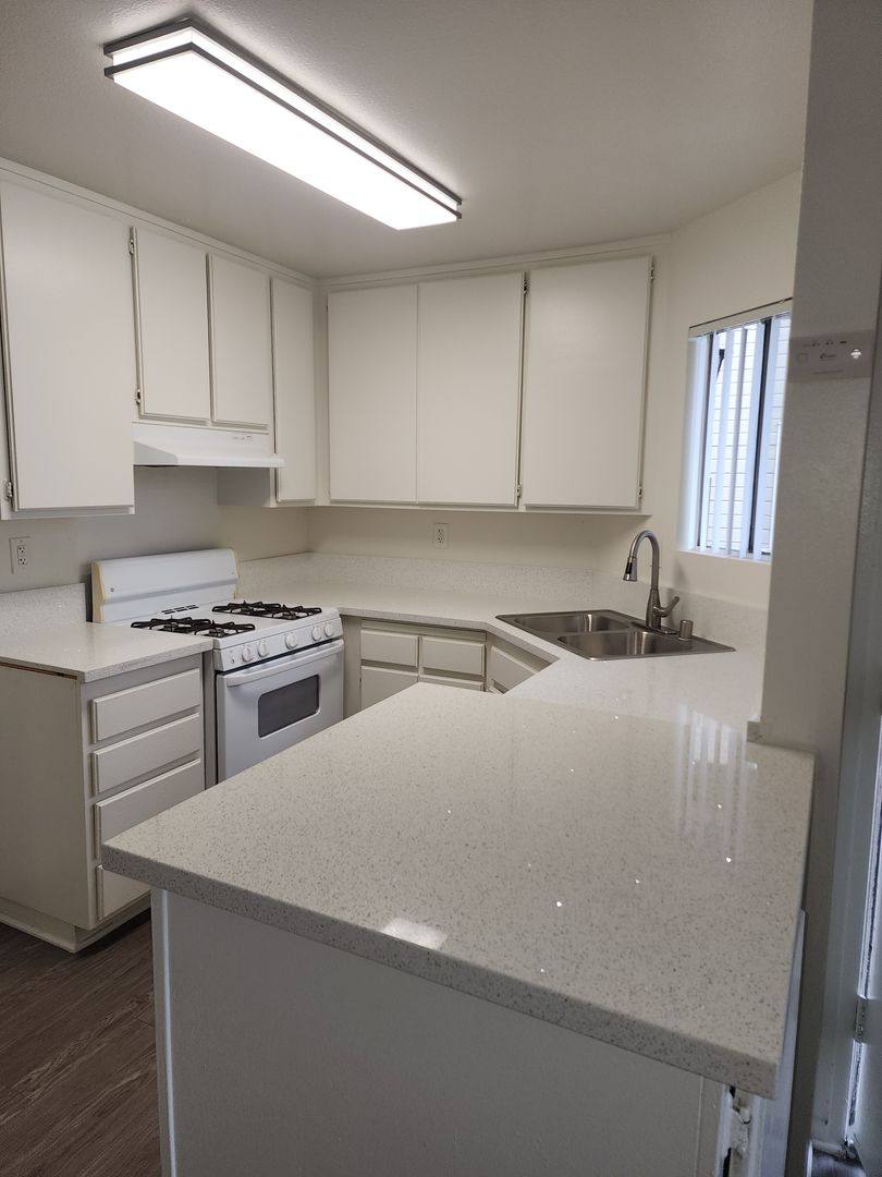 489 S Chatham Circle, Anaheim, CA 92806 Apartment For Rent