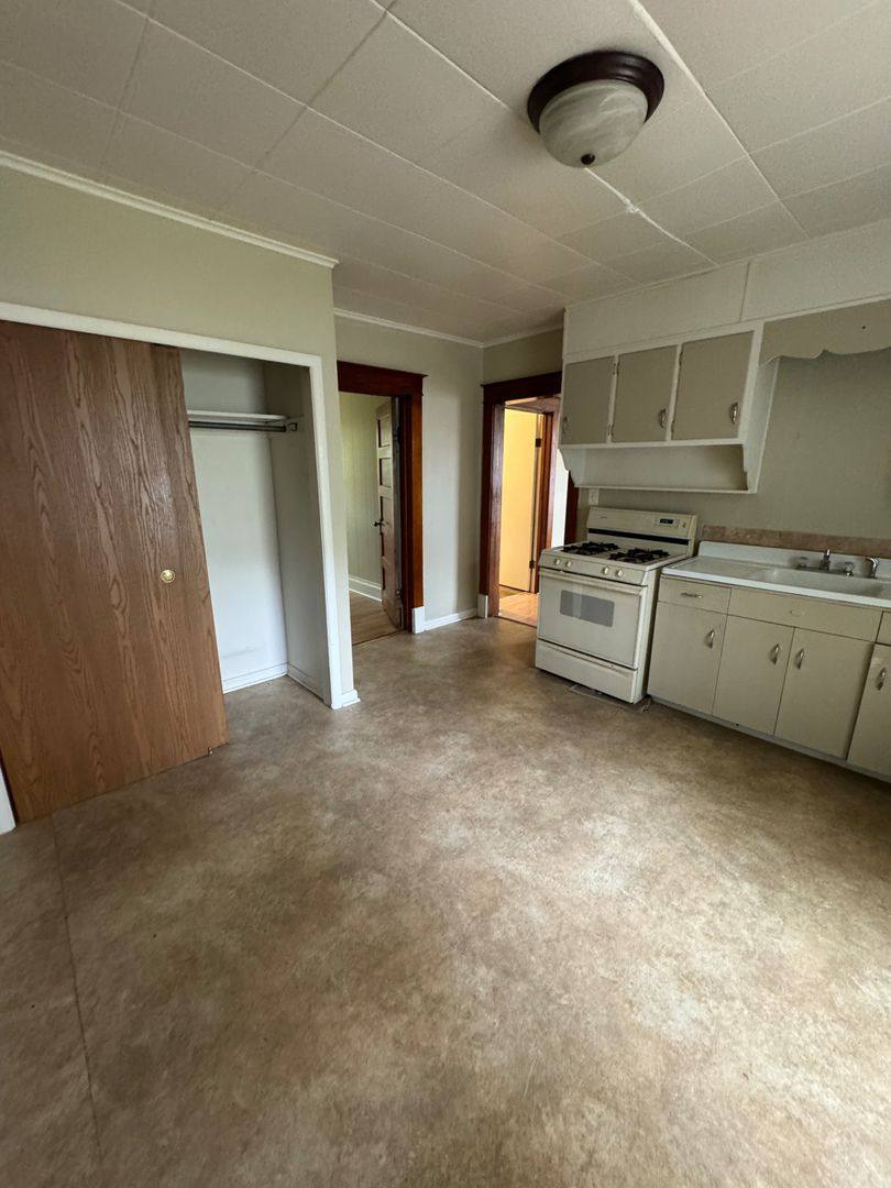 818 6th Ave, Antigo, WI 54409 Apartment For Rent RentalSource