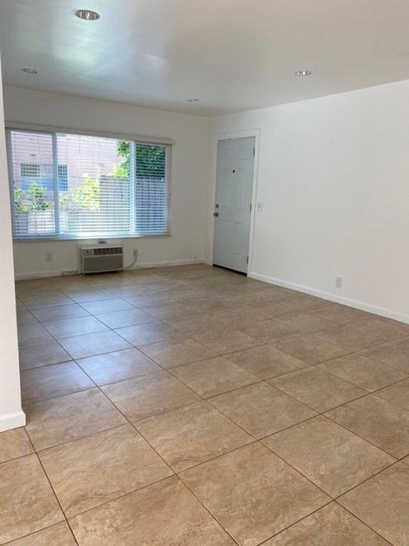 1010 N Crescent Heights Blvd, Los Angeles, CA 90046 Apartment For