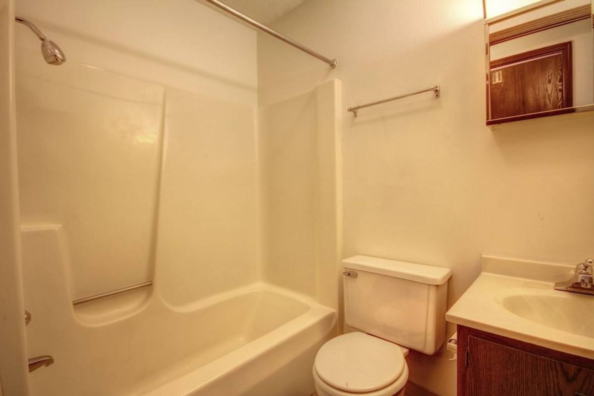 606 W Healey, Champaign, IL 61820 Apartment For Rent RentalSource