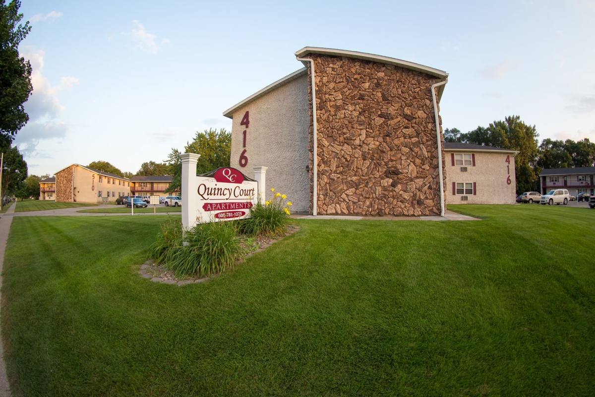 408416 510 Quincy St, Onalaska, WI 54650 1,025 RentalSource