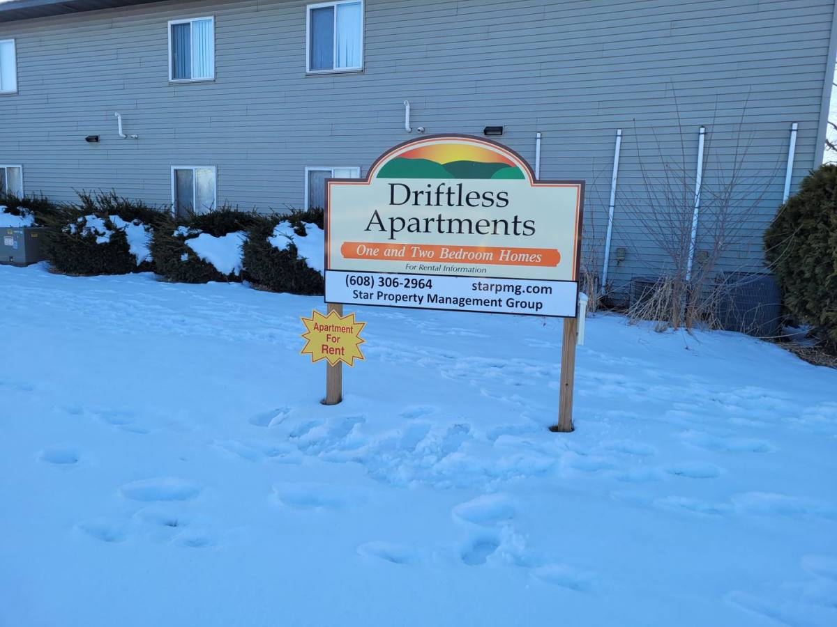 809 S Dousman St, Prairie Du Chien, WI 53821 Apartment For Rent